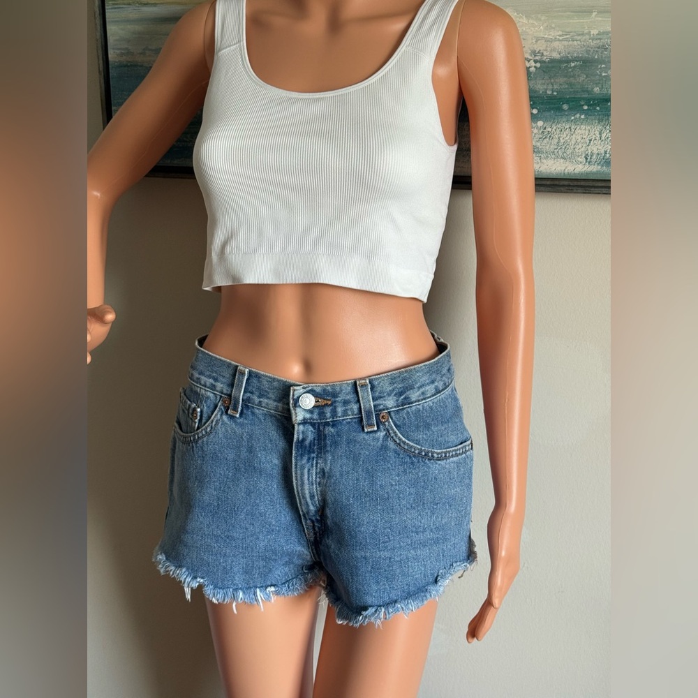 Vintage Levi’s Denim Shorts - Picture 3 of 12